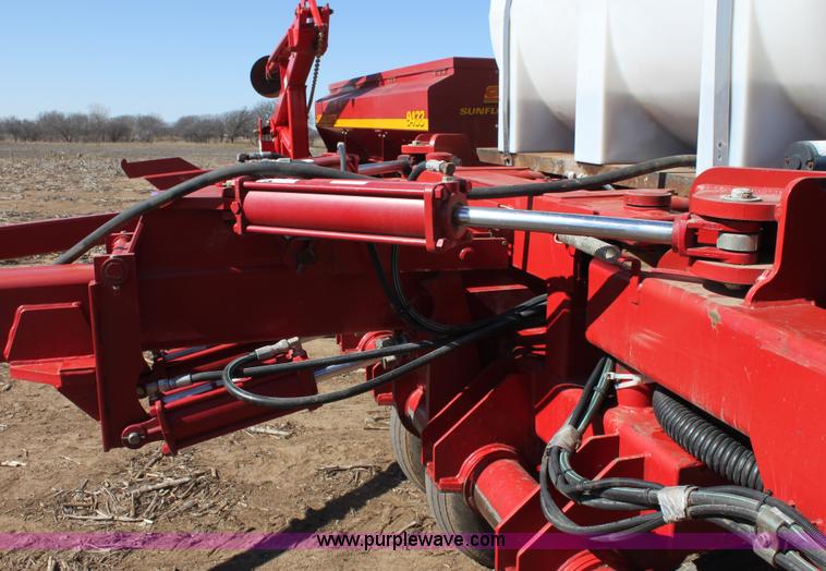 image for item E8438 2003 Sunflower 9432 30' folding drill