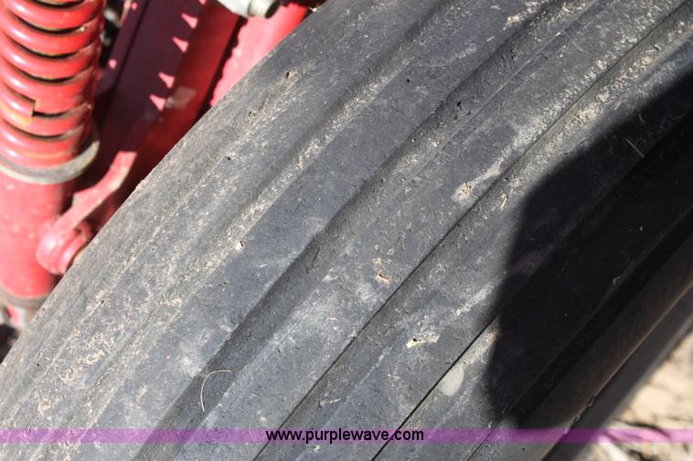 image for item E8438 2003 Sunflower 9432 30' folding drill