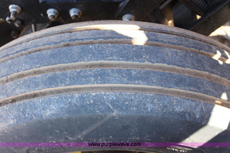 image for item E8438 2003 Sunflower 9432 30' folding drill