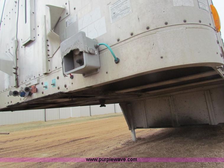 image for item E8463 1994 Wilson cattle pot trailer