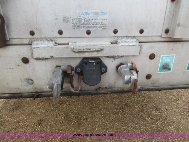 image for item E8463 1994 Wilson cattle pot trailer