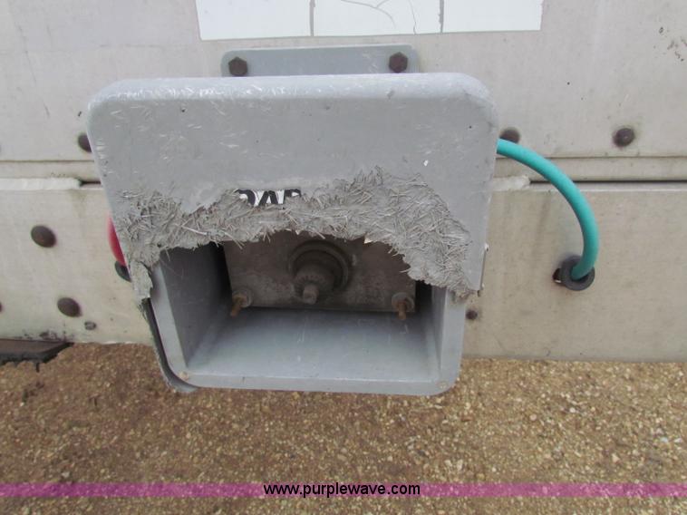 image for item E8463 1994 Wilson cattle pot trailer