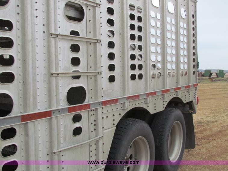 image for item E8463 1994 Wilson cattle pot trailer