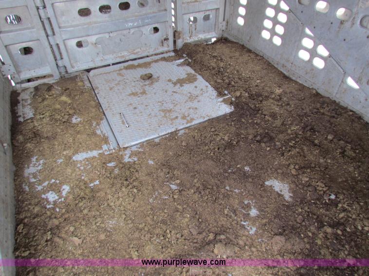 image for item E8463 1994 Wilson cattle pot trailer