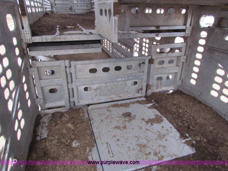 image for item E8463 1994 Wilson cattle pot trailer