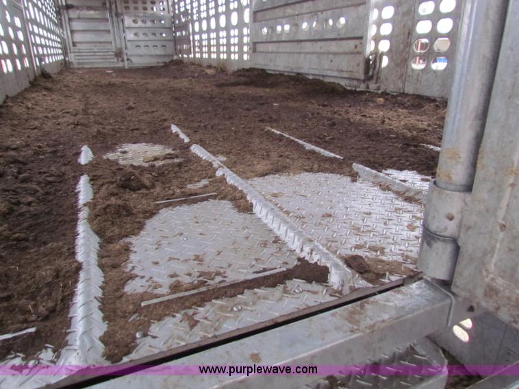 image for item E8463 1994 Wilson cattle pot trailer