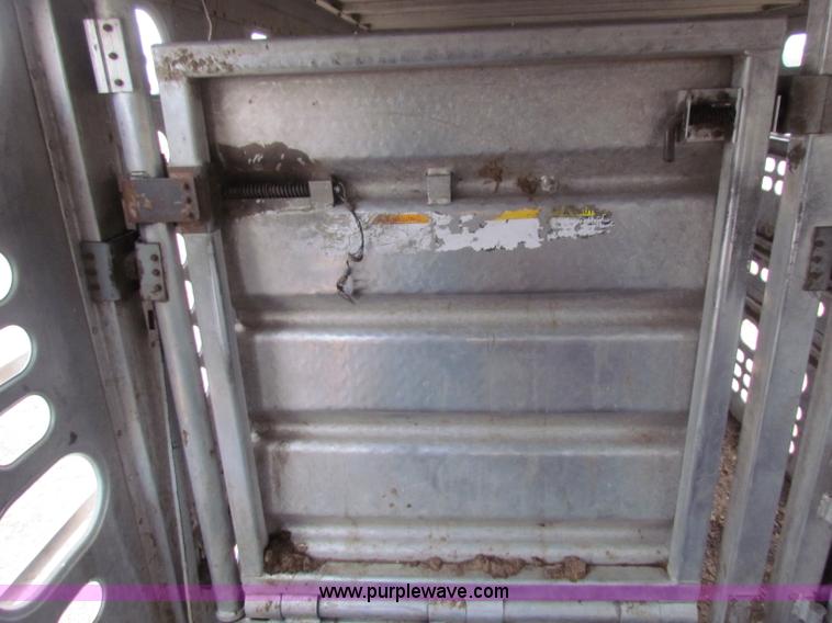 image for item E8463 1994 Wilson cattle pot trailer