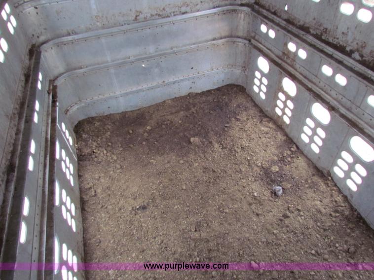 image for item E8463 1994 Wilson cattle pot trailer