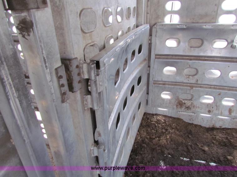 image for item E8463 1994 Wilson cattle pot trailer