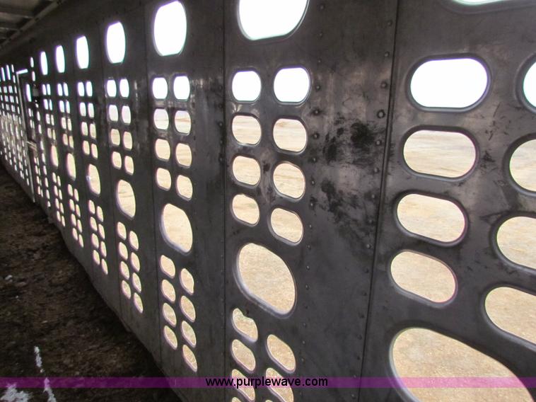 image for item E8463 1994 Wilson cattle pot trailer