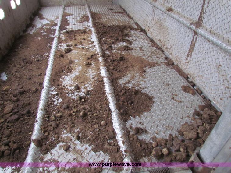 image for item E8463 1994 Wilson cattle pot trailer