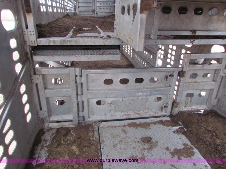 image for item E8463 1994 Wilson cattle pot trailer