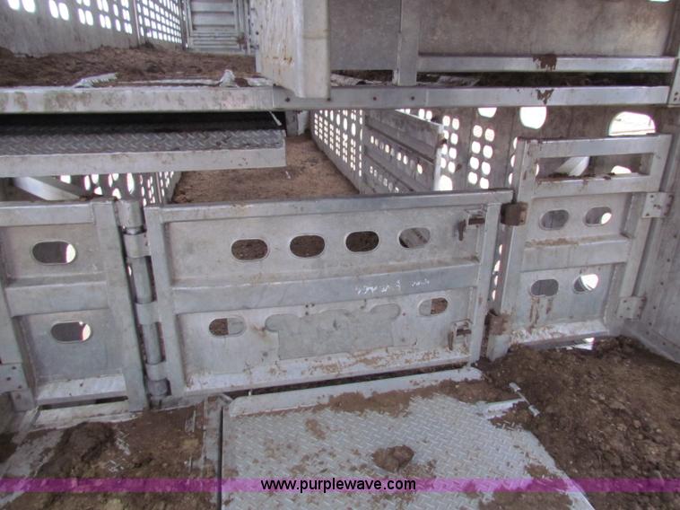 image for item E8463 1994 Wilson cattle pot trailer