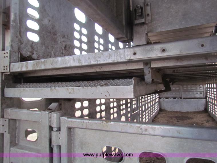 image for item E8463 1994 Wilson cattle pot trailer