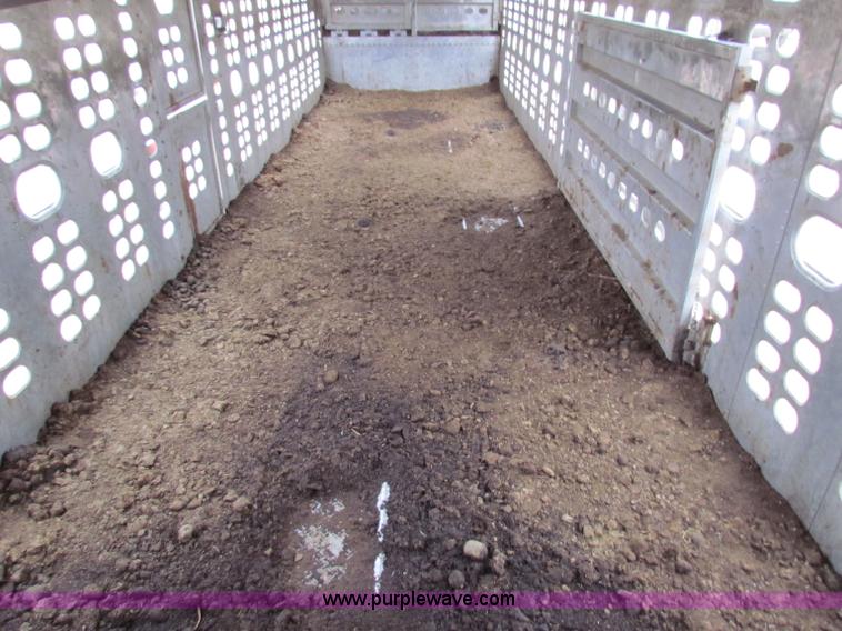 image for item E8463 1994 Wilson cattle pot trailer