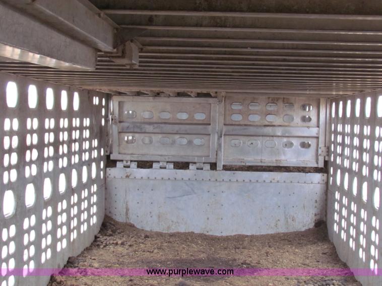 image for item E8463 1994 Wilson cattle pot trailer