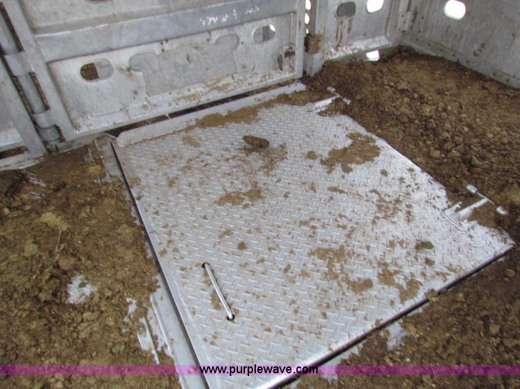 image for item E8463 1994 Wilson cattle pot trailer