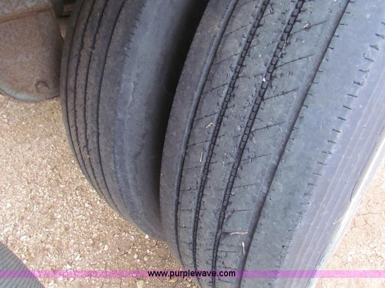 image for item E8463 1994 Wilson cattle pot trailer