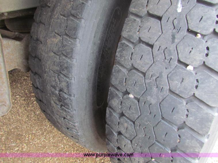 image for item E8463 1994 Wilson cattle pot trailer