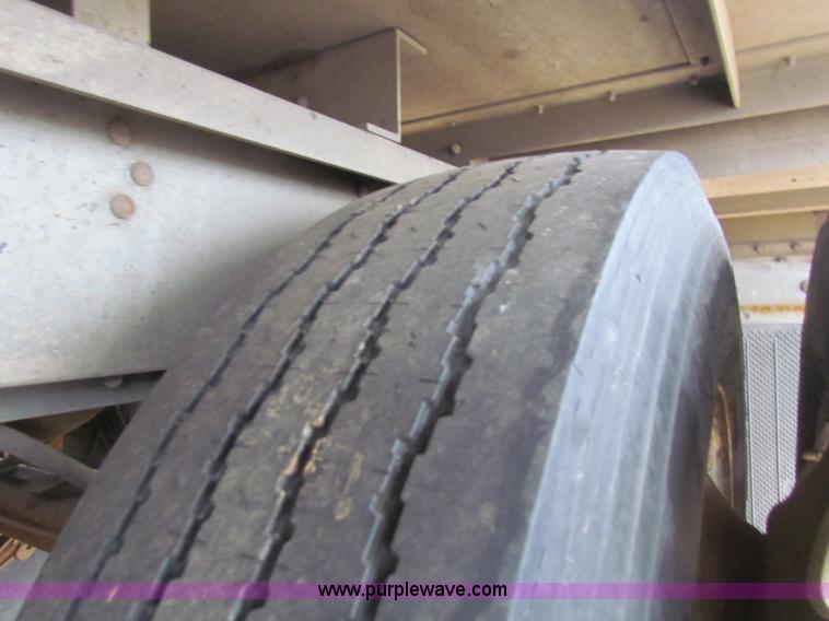 image for item E8463 1994 Wilson cattle pot trailer