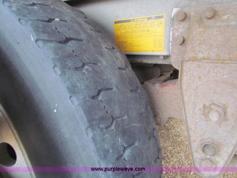 image for item E8463 1994 Wilson cattle pot trailer