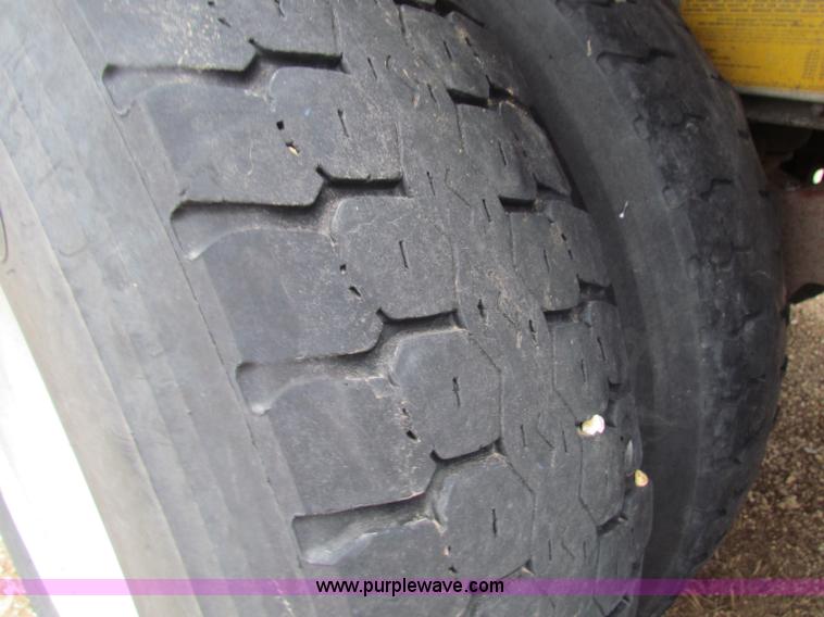 image for item E8463 1994 Wilson cattle pot trailer