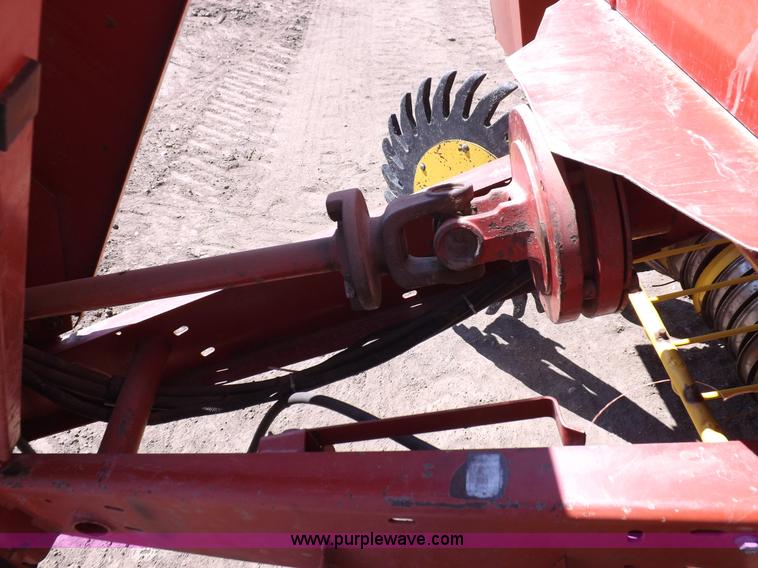 image for item F6485 1997 Case IH 664 round baler