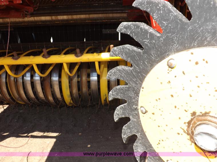 image for item F6485 1997 Case IH 664 round baler