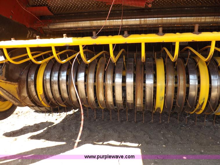 image for item F6485 1997 Case IH 664 round baler