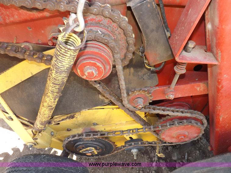 image for item F6485 1997 Case IH 664 round baler