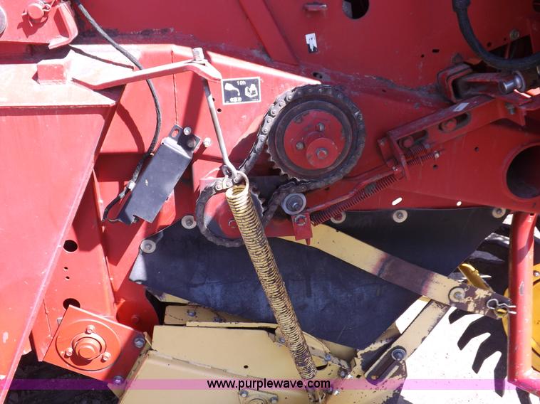 image for item F6485 1997 Case IH 664 round baler