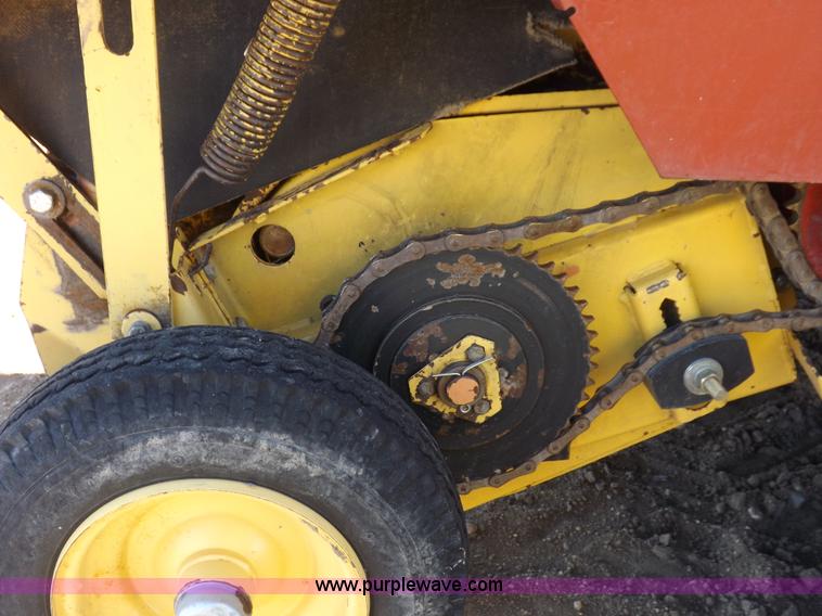 image for item F6485 1997 Case IH 664 round baler