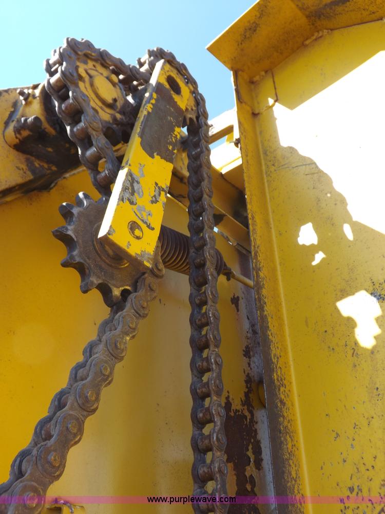 image for item F6486 1975 Vermeer 605 Super C round baler