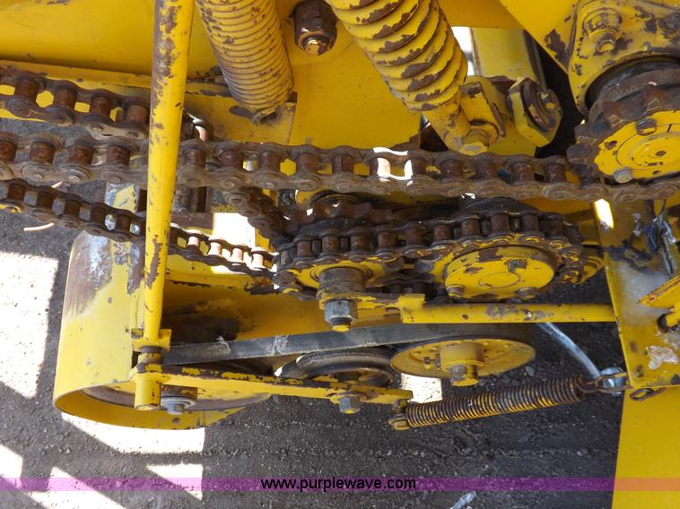 image for item F6486 1975 Vermeer 605 Super C round baler