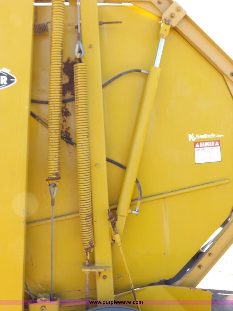 image for item F6486 1975 Vermeer 605 Super C round baler