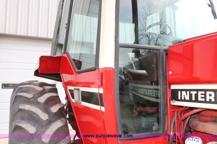 image for item F8672 1980 International 1486 tractor