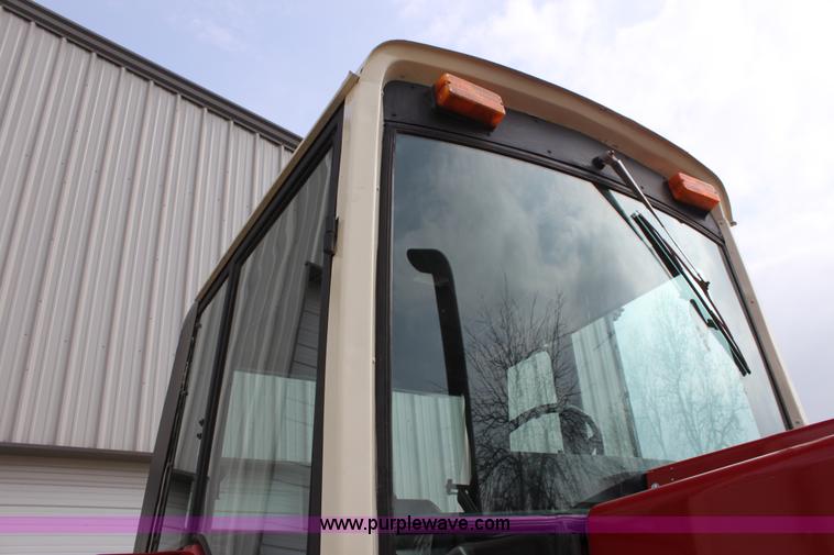 image for item F8672 1980 International 1486 tractor