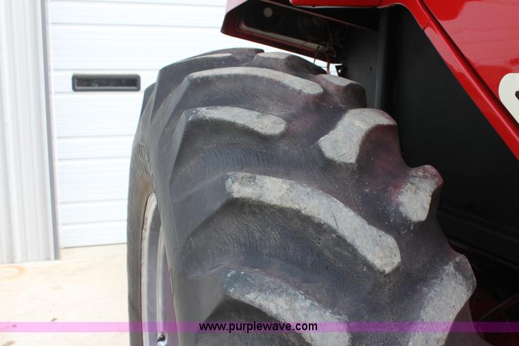 image for item F8672 1980 International 1486 tractor