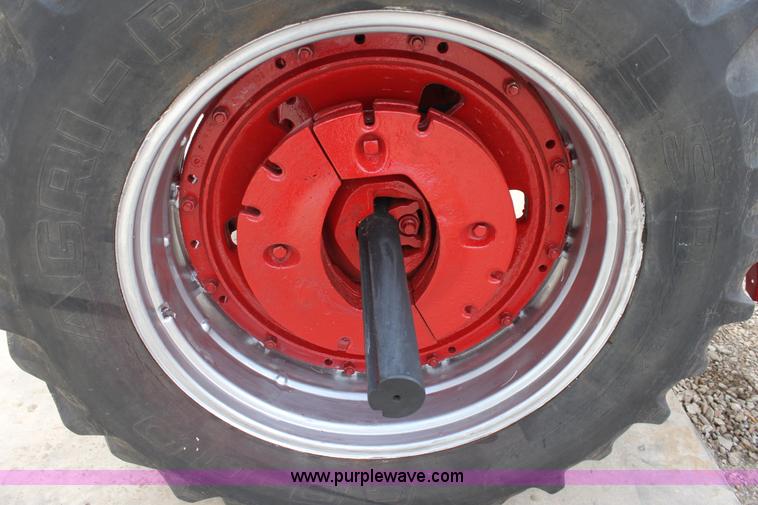 image for item F8672 1980 International 1486 tractor