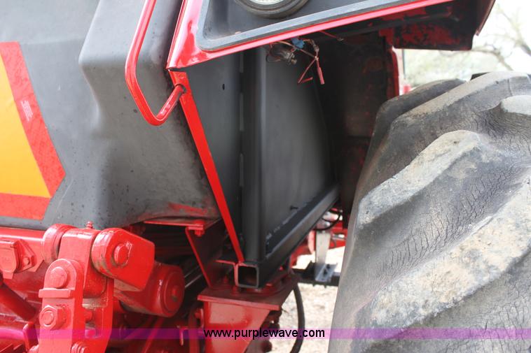 image for item F8672 1980 International 1486 tractor