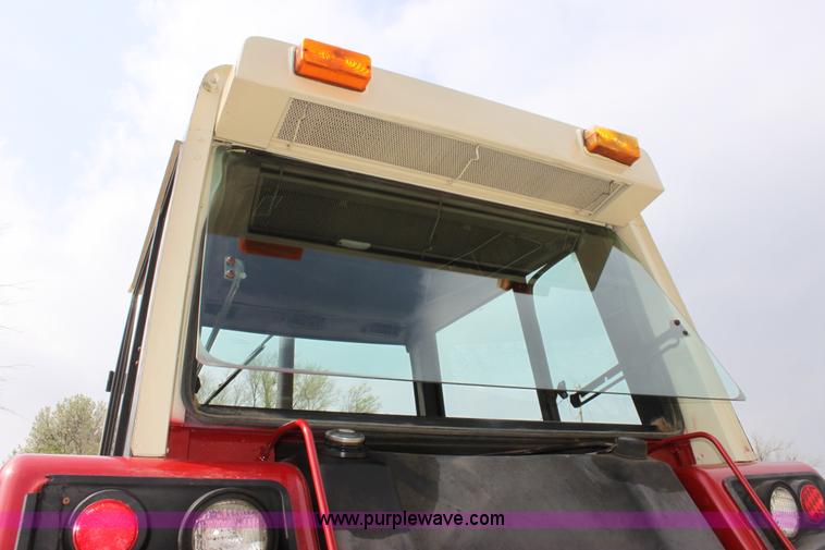 image for item F8672 1980 International 1486 tractor