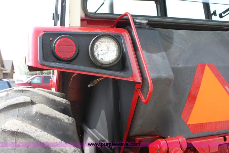 image for item F8672 1980 International 1486 tractor