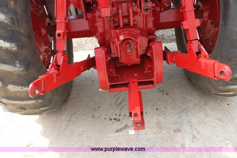 image for item F8672 1980 International 1486 tractor