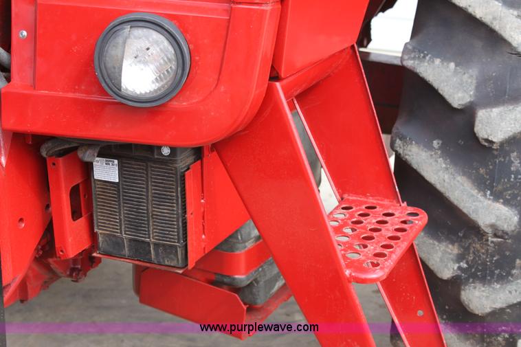 image for item F8672 1980 International 1486 tractor