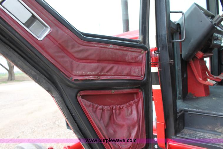 image for item F8672 1980 International 1486 tractor