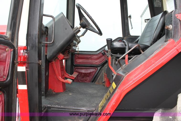 image for item F8672 1980 International 1486 tractor