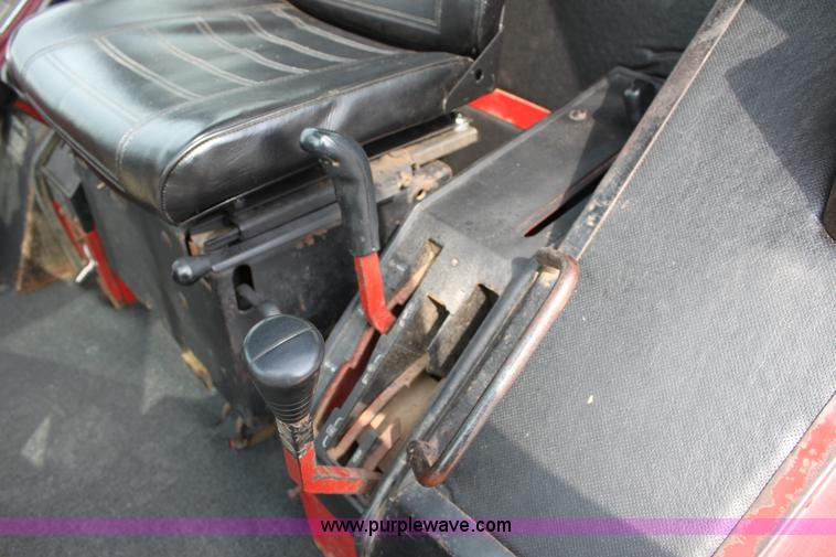 image for item F8672 1980 International 1486 tractor