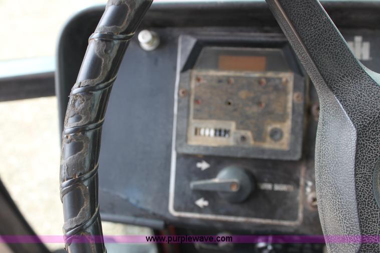 image for item F8672 1980 International 1486 tractor
