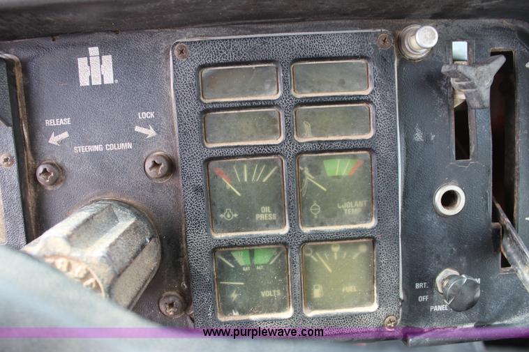 image for item F8672 1980 International 1486 tractor