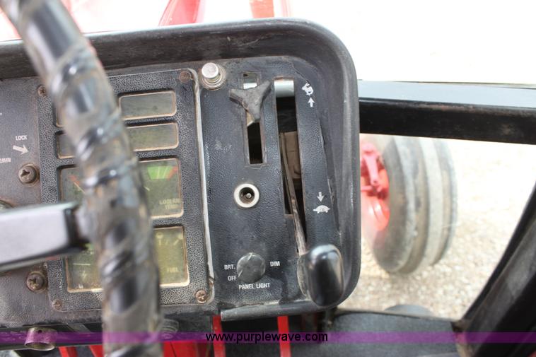 image for item F8672 1980 International 1486 tractor